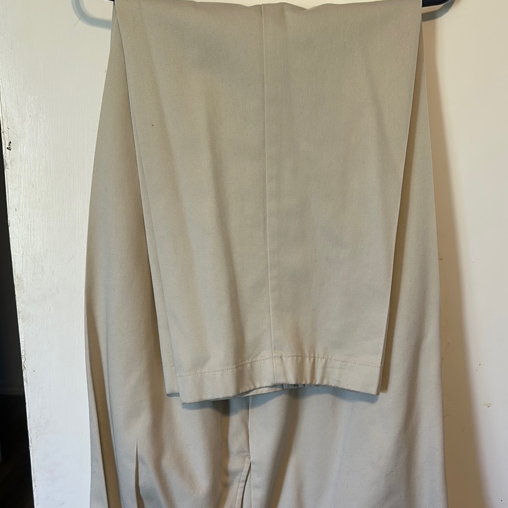 Roundtree & Yorke Tan Dress Pants with Wide-Leg Design